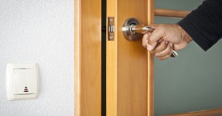 Установка дверей Гудермес цена от 1376 руб.